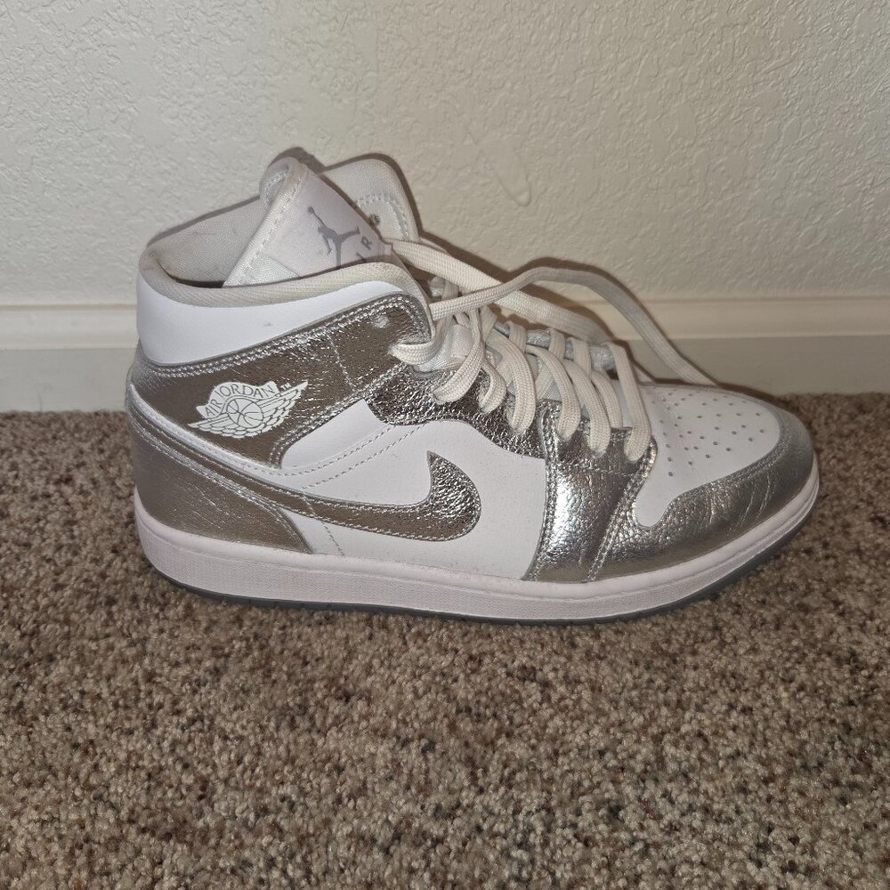 Air Jordan Shoes - Picture 4 of 6